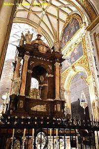 28 LA CATHEDRALE ET LE FORTERESSE DE L INCARNATION (81)
